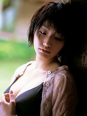 Asian cutie Kaori Manabe has her perfect petite body in a bikini
